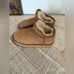 Kids Ugg mini boots new size 12